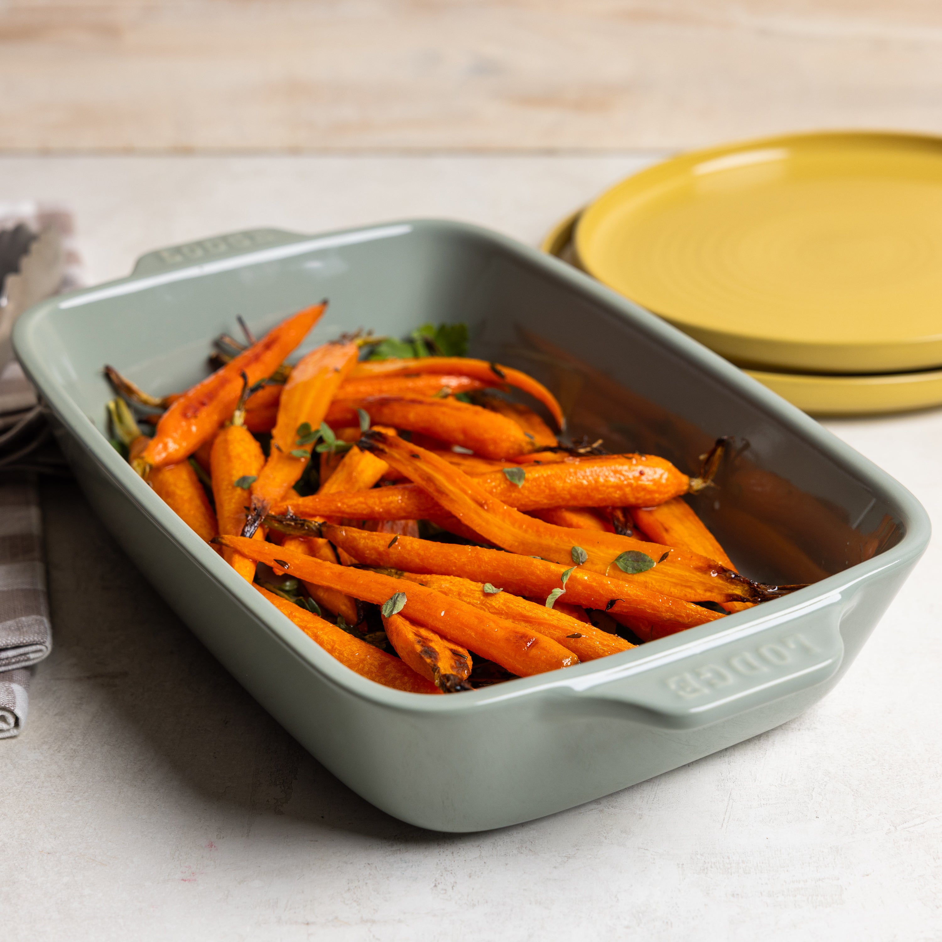 Medium Stoneware Casserole Dish. 11 x 7.5 Inch