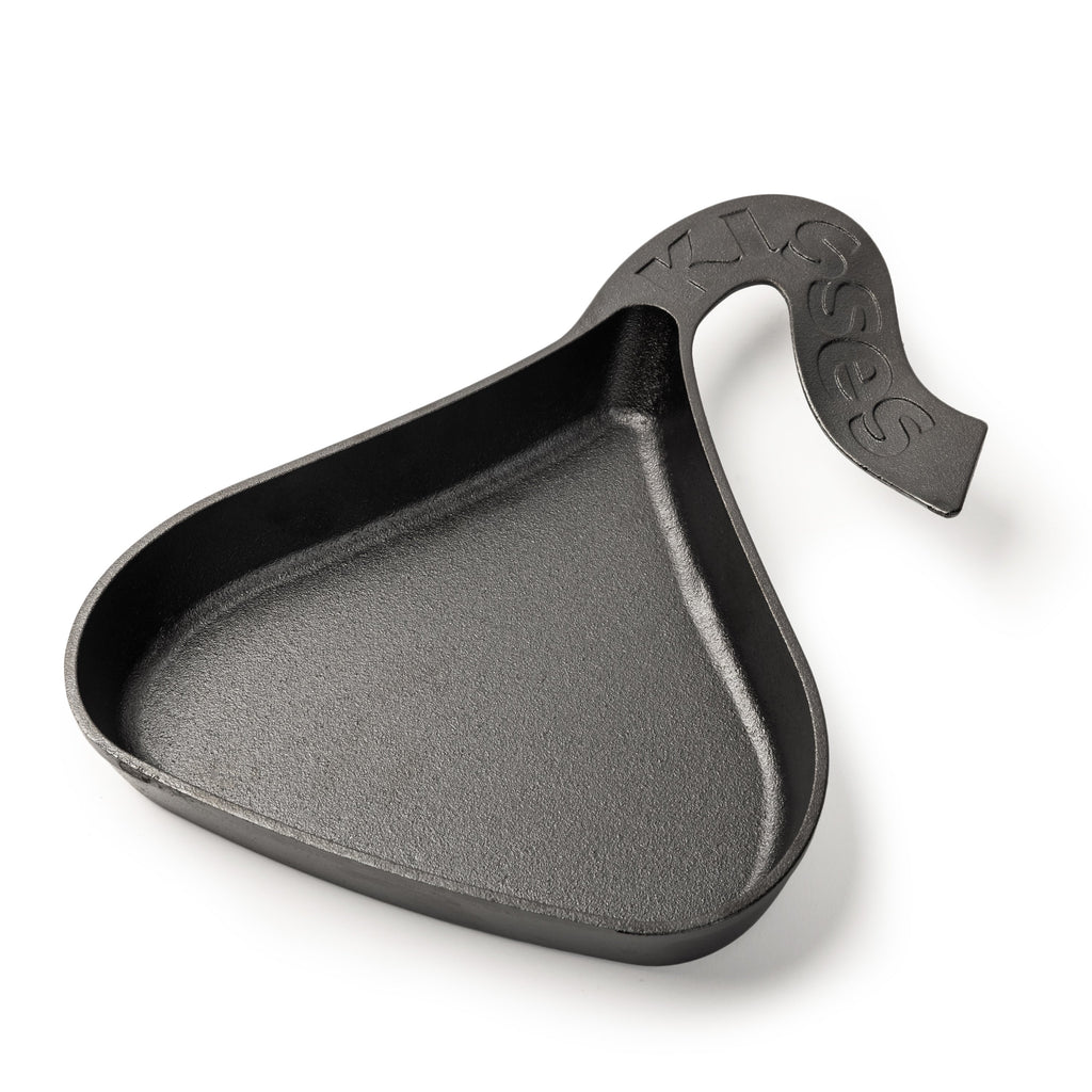 HERSHEY'S KISSES Seasoned Cast Iron KISSES Skillet